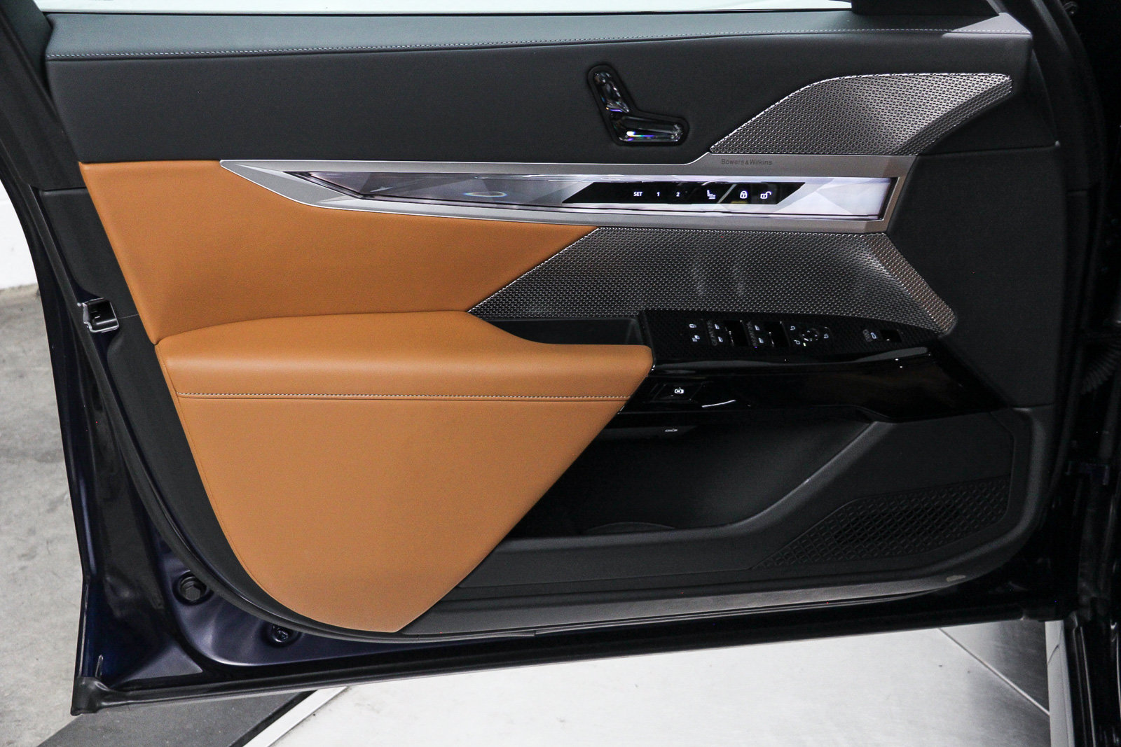 Certified 2023 BMW 740i RWD image 22