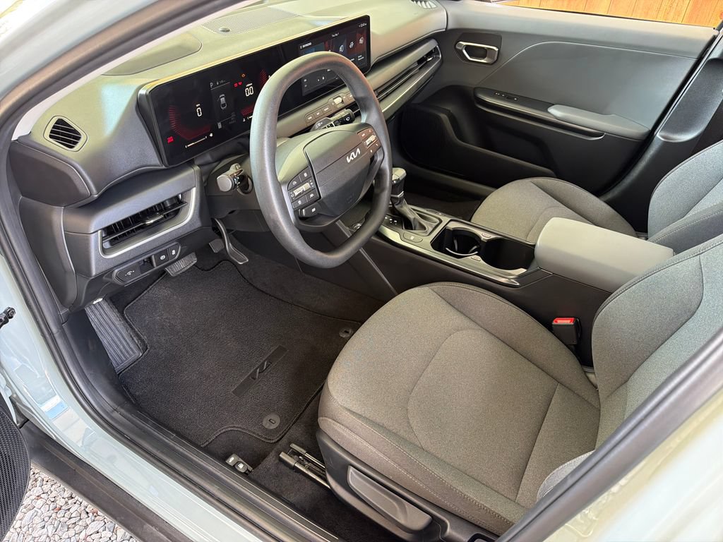 Used 2025 Kia K4 FWD image 2