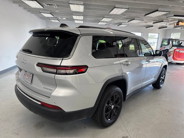 Used 2023 Jeep Grand Cherokee L Limited w/ Trailer Tow Group (B) AWD/4WD image 16