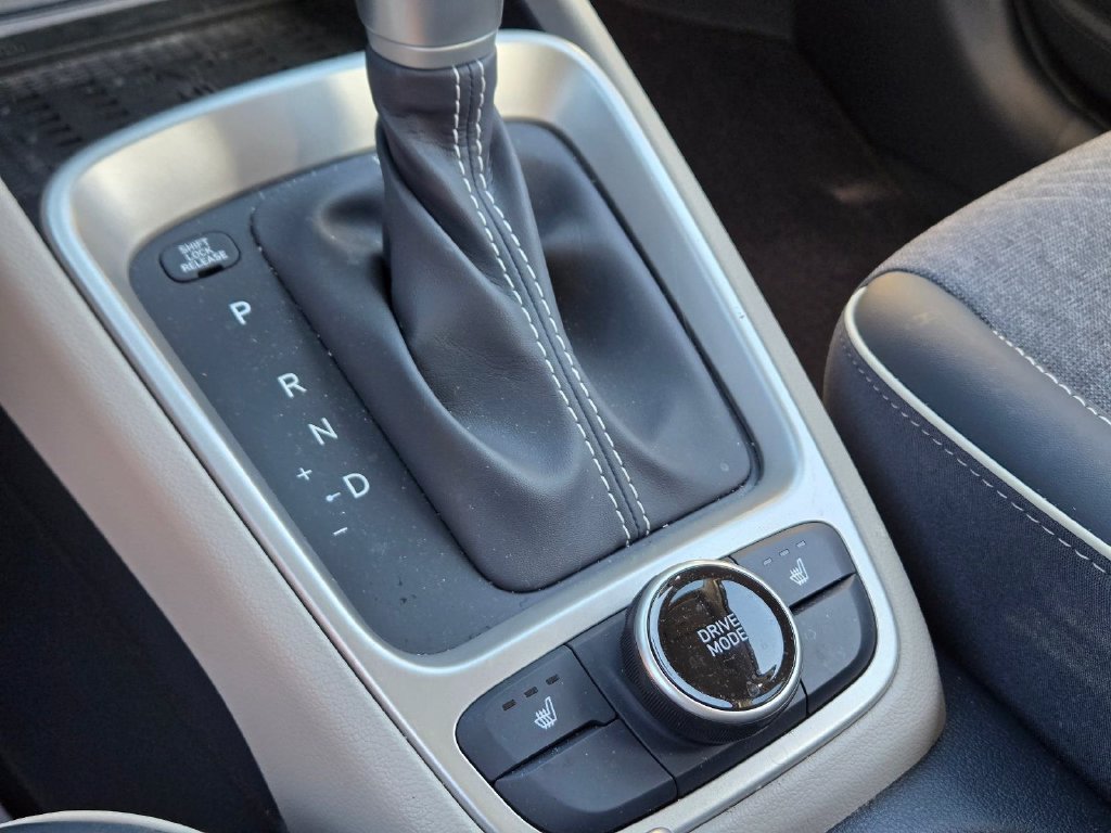 Certified 2024 Hyundai Venue Limited FWD image 29