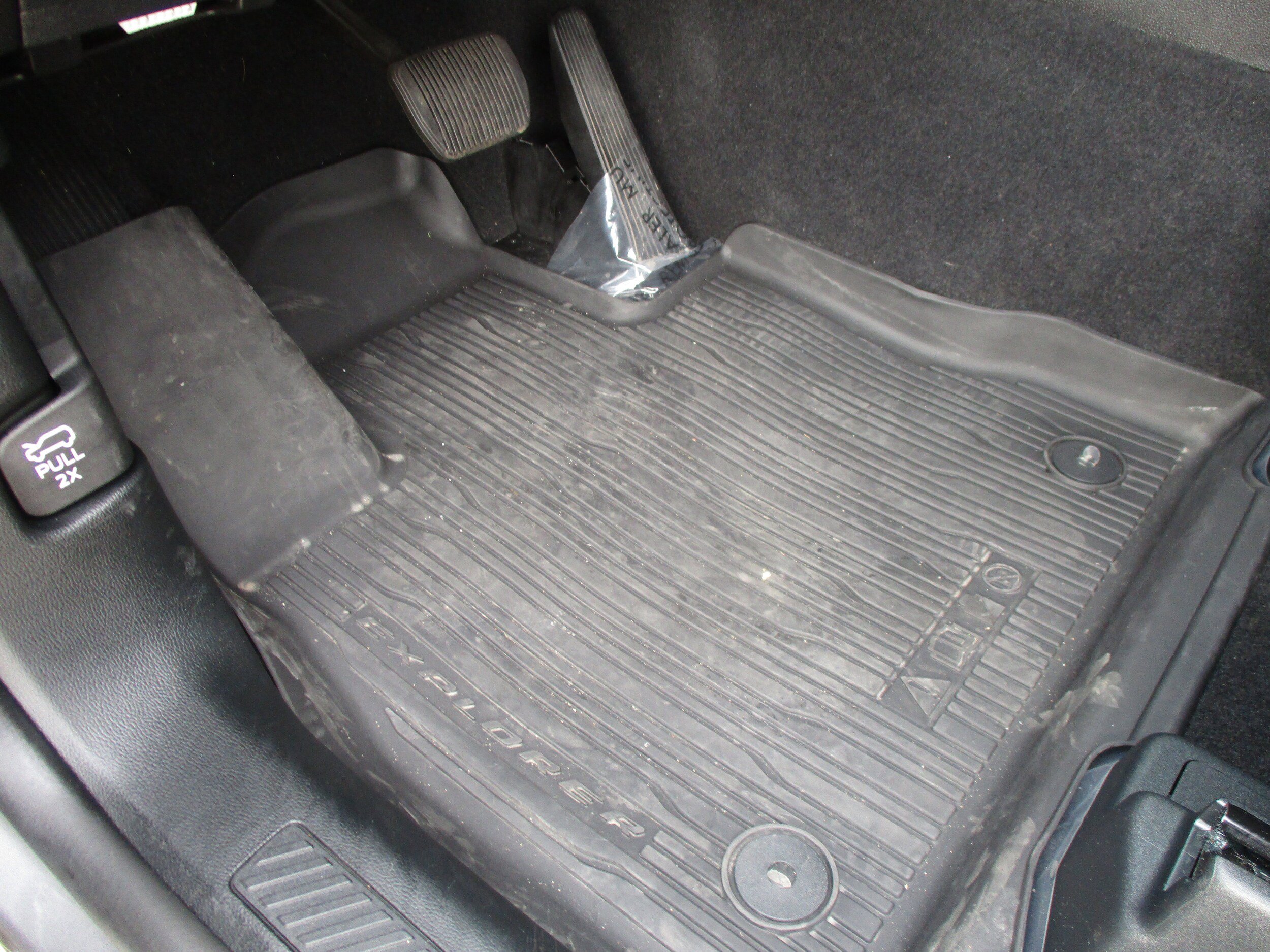 Used 2023 Ford Explorer XLT w/ Equipment Group 202A AWD/4WD image 37