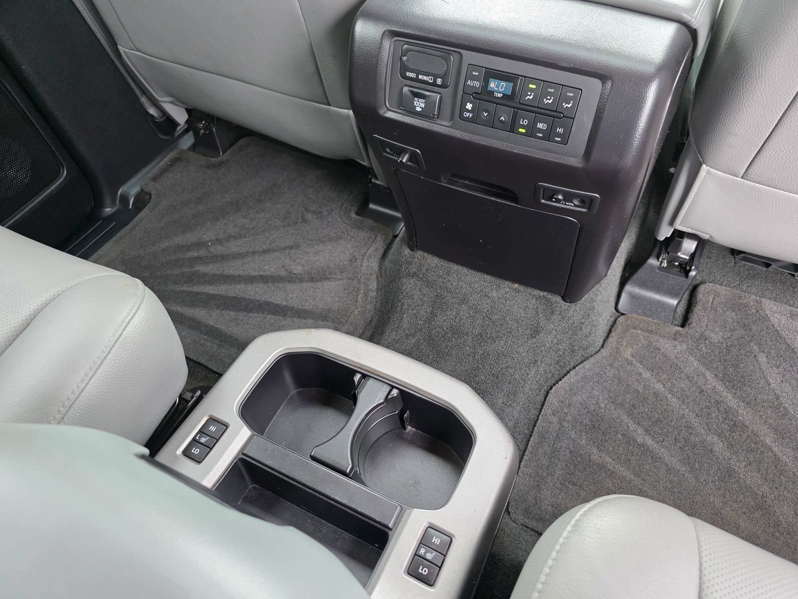 Used 2014 Toyota Sequoia Platinum AWD/4WD image 15
