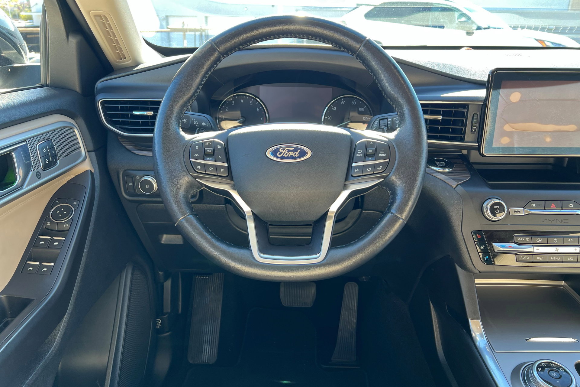 Used 2020 Ford Explorer Limited w/ Class III Trailer Tow Package image 12