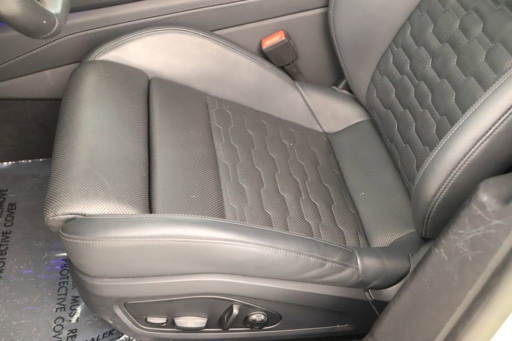 Certified 2023 Audi RS e-tron GT w/ Carbon Performance Package image 25