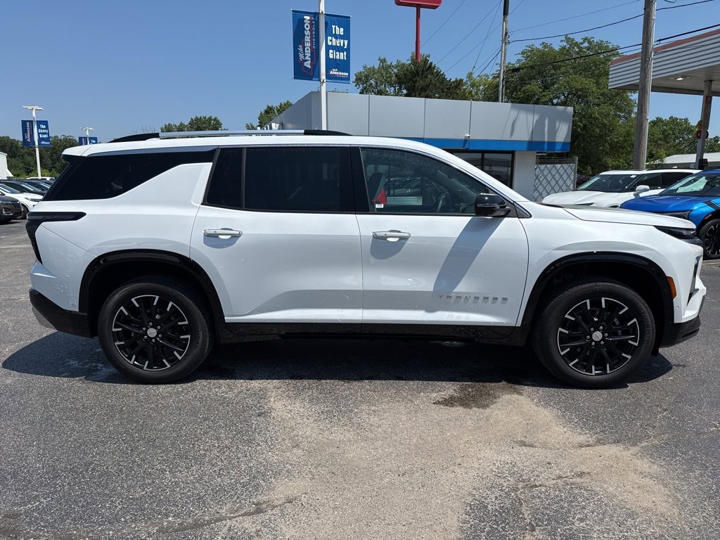 Used 2024 Chevrolet Traverse RS image 3