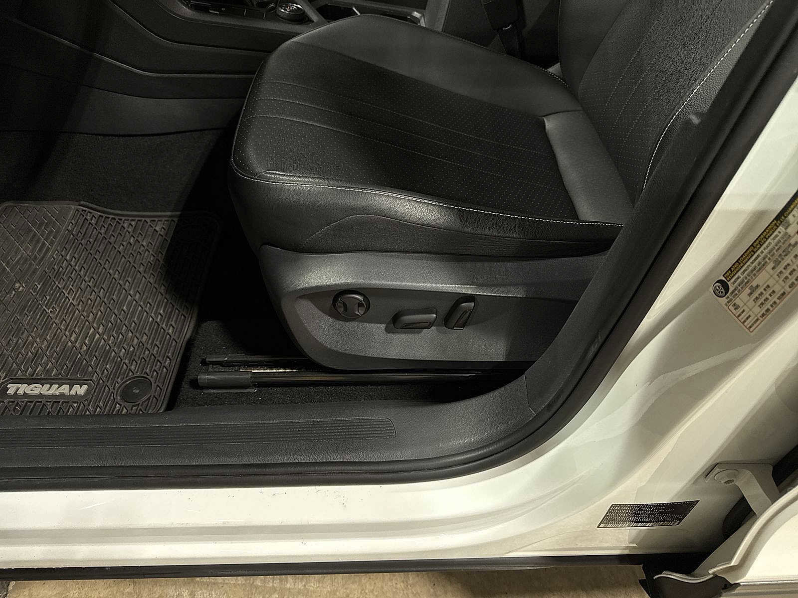 Used 2022 Volkswagen Tiguan SE image 23