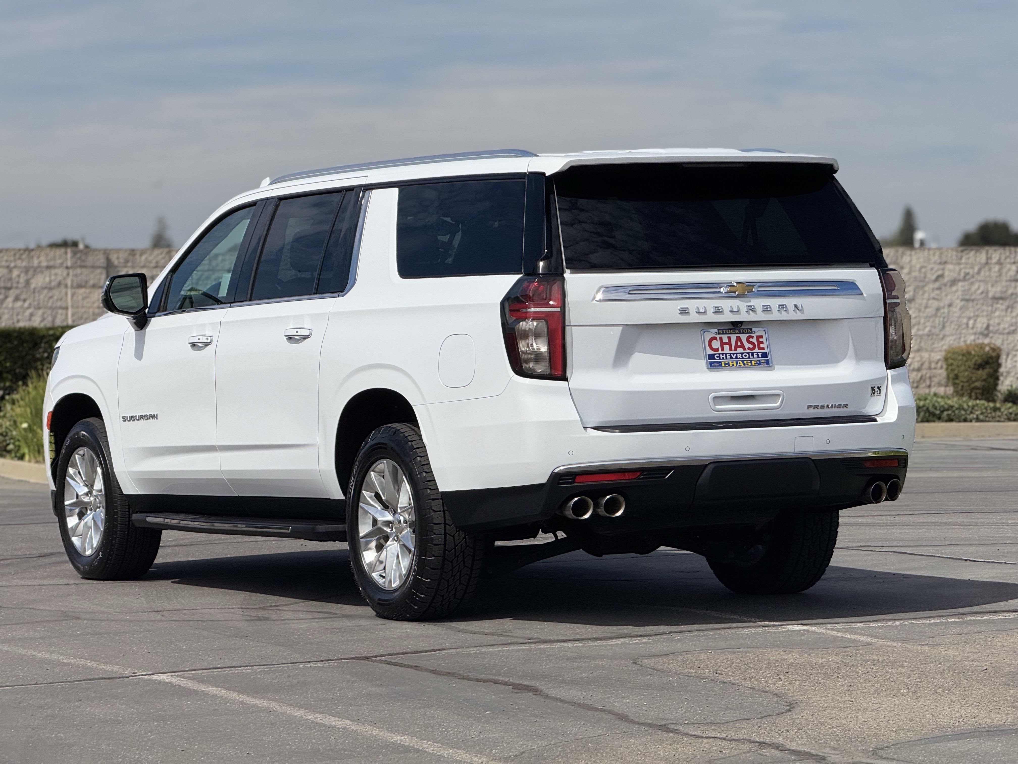 Certified 2023 Chevrolet Suburban Premier RWD image 5