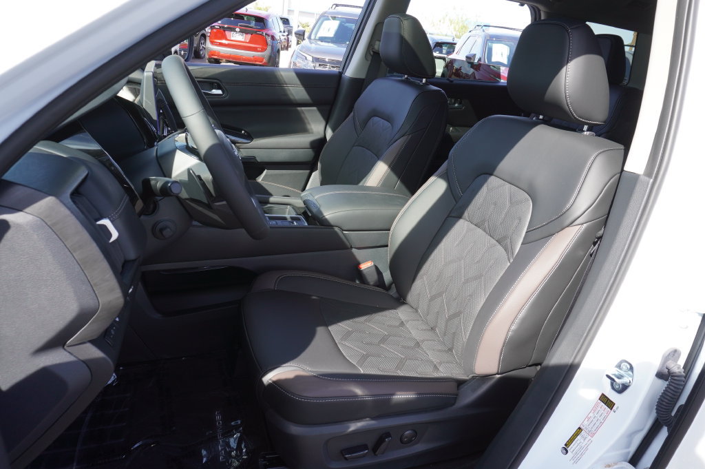 New 2026 Nissan Pathfinder Platinum FWD image 15