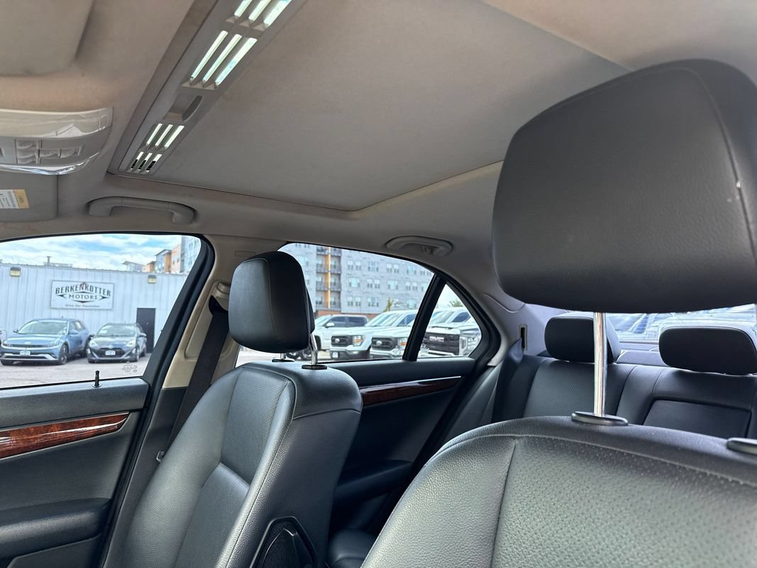Used 2009 Mercedes-Benz C 300 Sedan image 27
