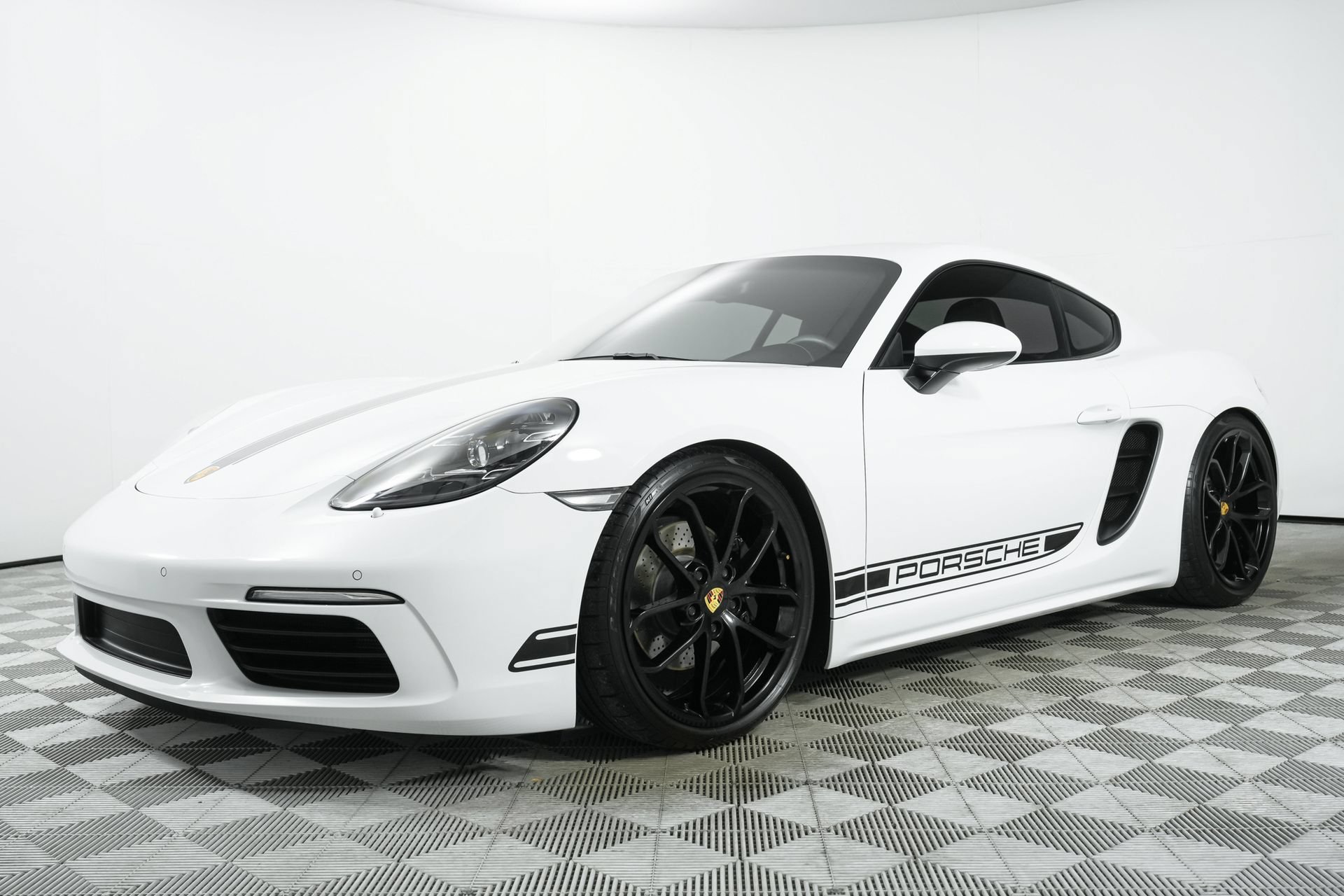Used 2025 Porsche 718 Cayman RWD image 70