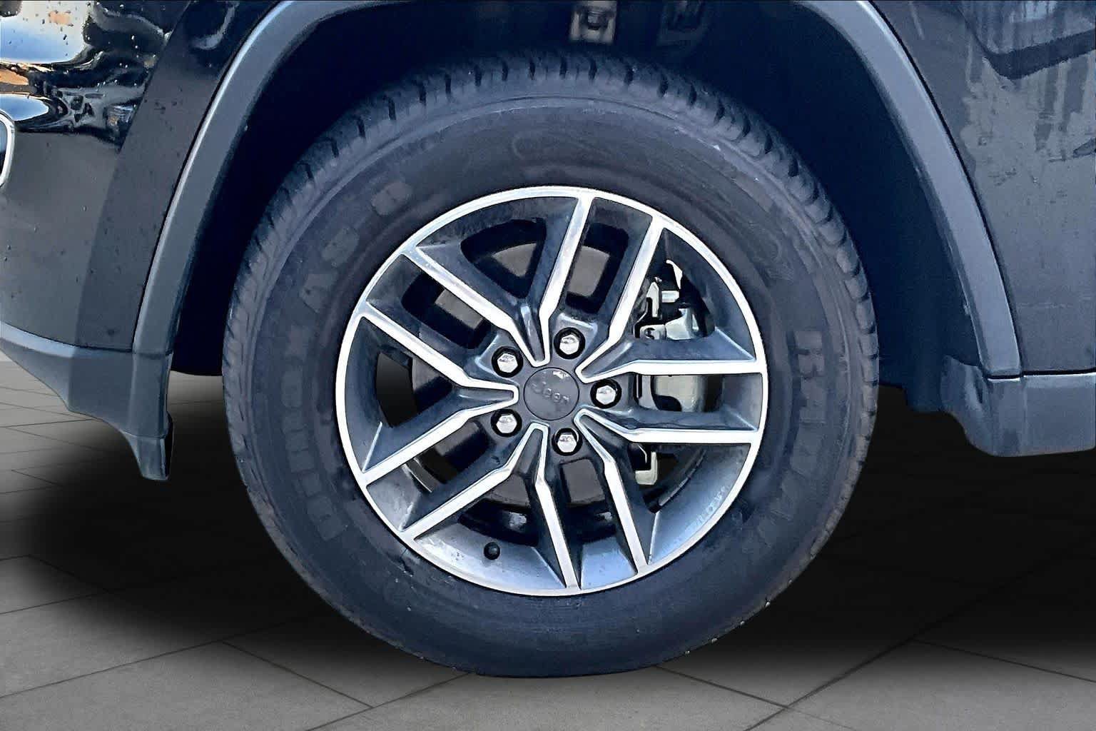 Used 2020 Jeep Grand Cherokee Limited w/ Luxury Group II RWD image 10