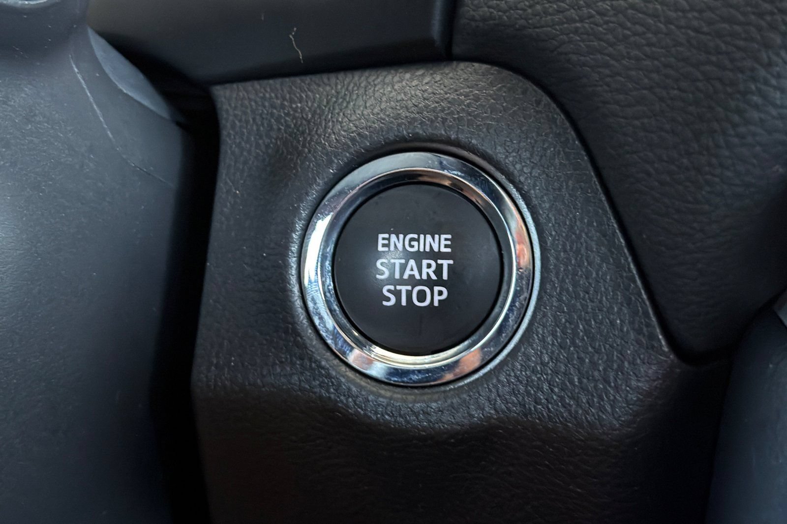Used 2025 Toyota RAV4 XLE FWD image 26