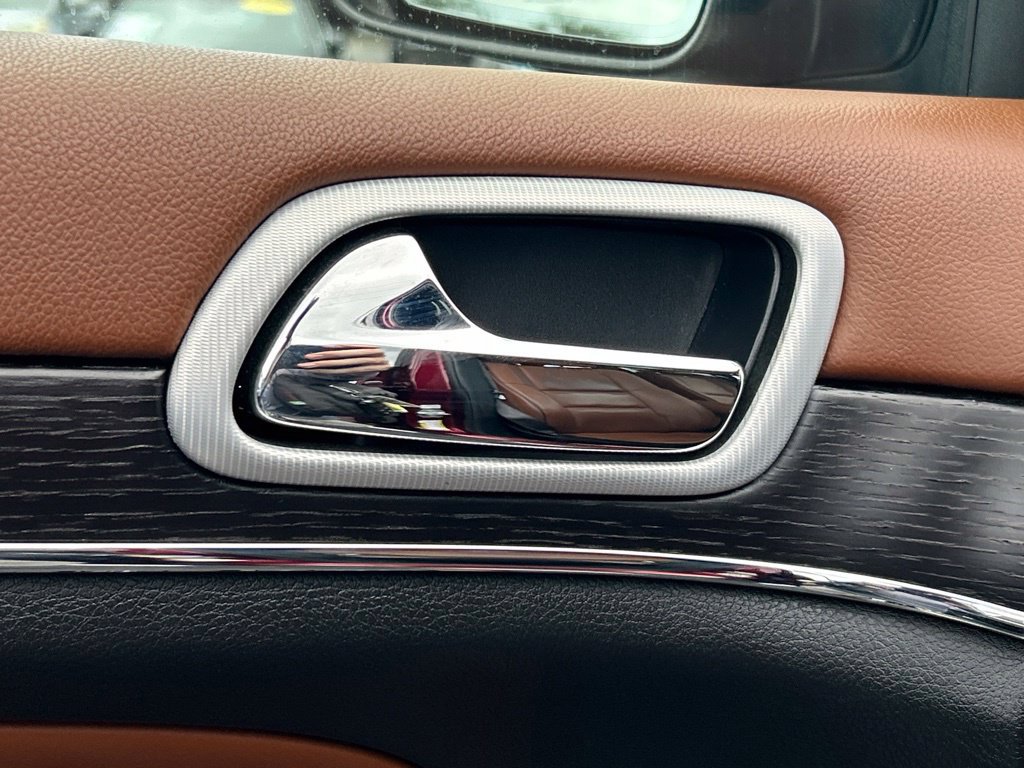Used 2019 Jeep Grand Cherokee Summit AWD/4WD image 19