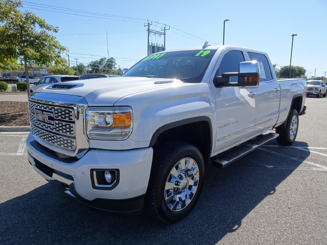 Used 2019 GMC Sierra 2500 Denali w/ Duramax Plus Package AWD/4WD image 8
