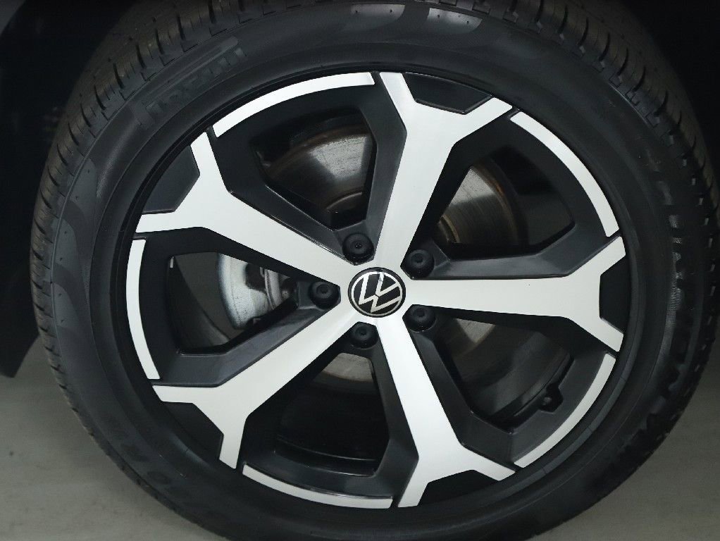 Used 2025 Volkswagen Tiguan SE image 35