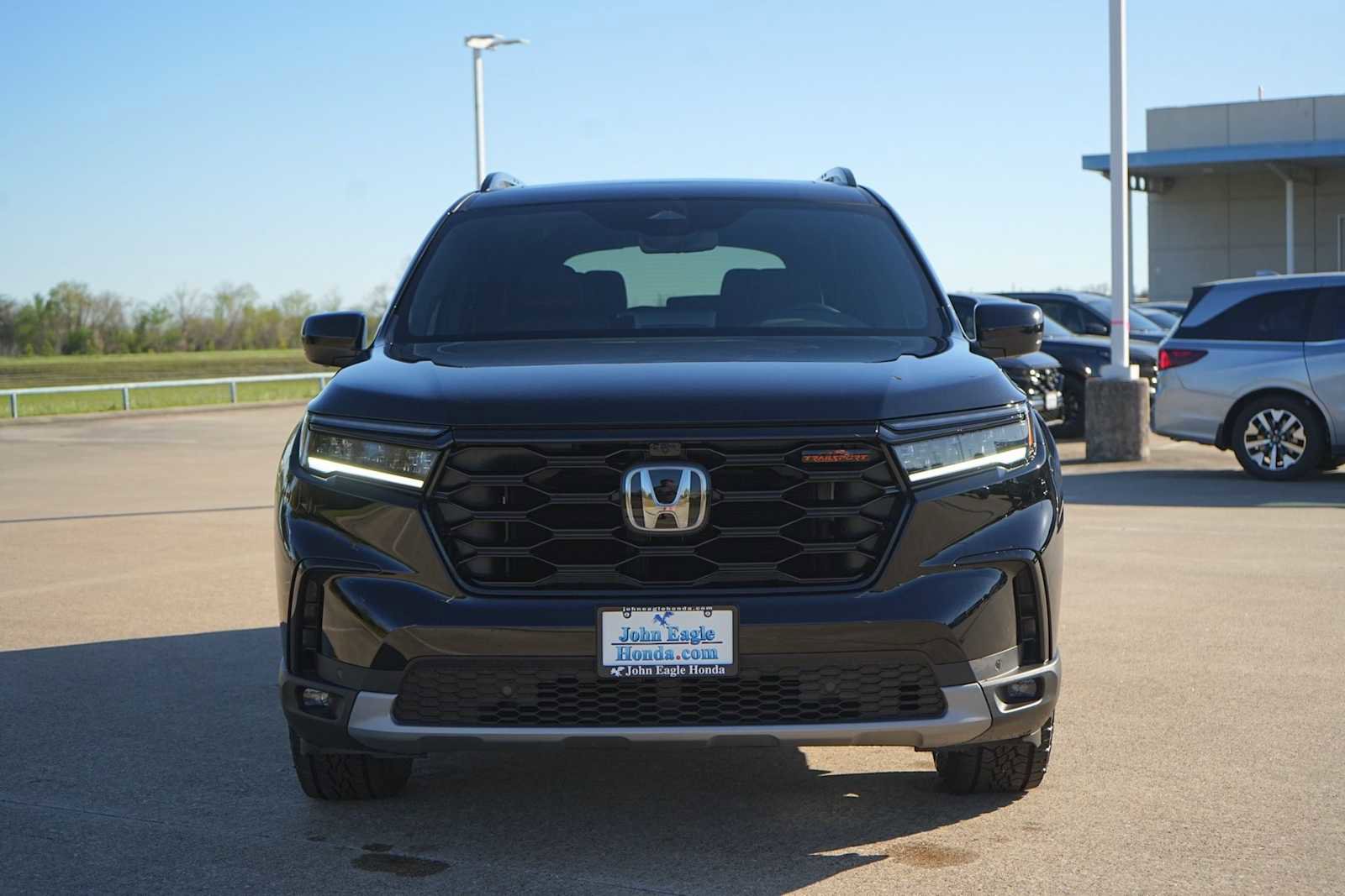 Used 2025 Honda Pilot TrailSport image 6