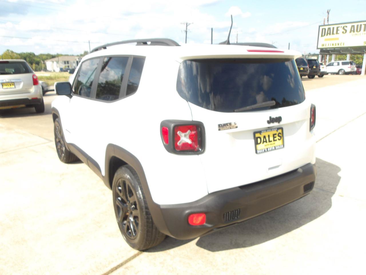 Used 2018 Jeep Renegade Altitude FWD image 14