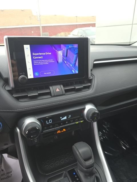 Used 2025 Toyota RAV4 XLE AWD/4WD image 14