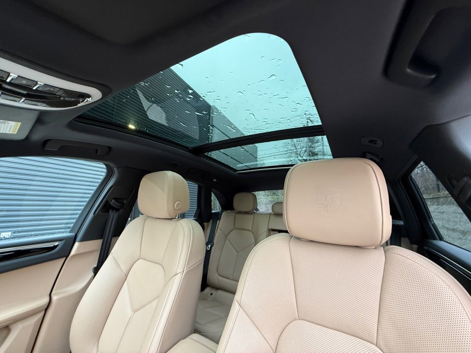 Certified 2025 Porsche Macan image 19