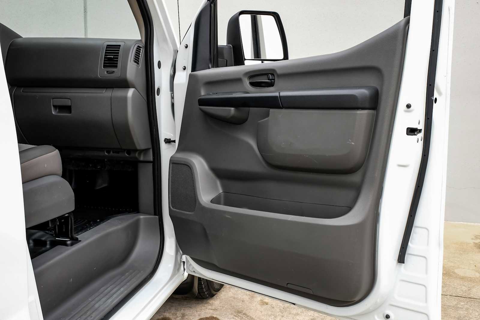 Used 2020 Nissan NV 2500 SV image 45