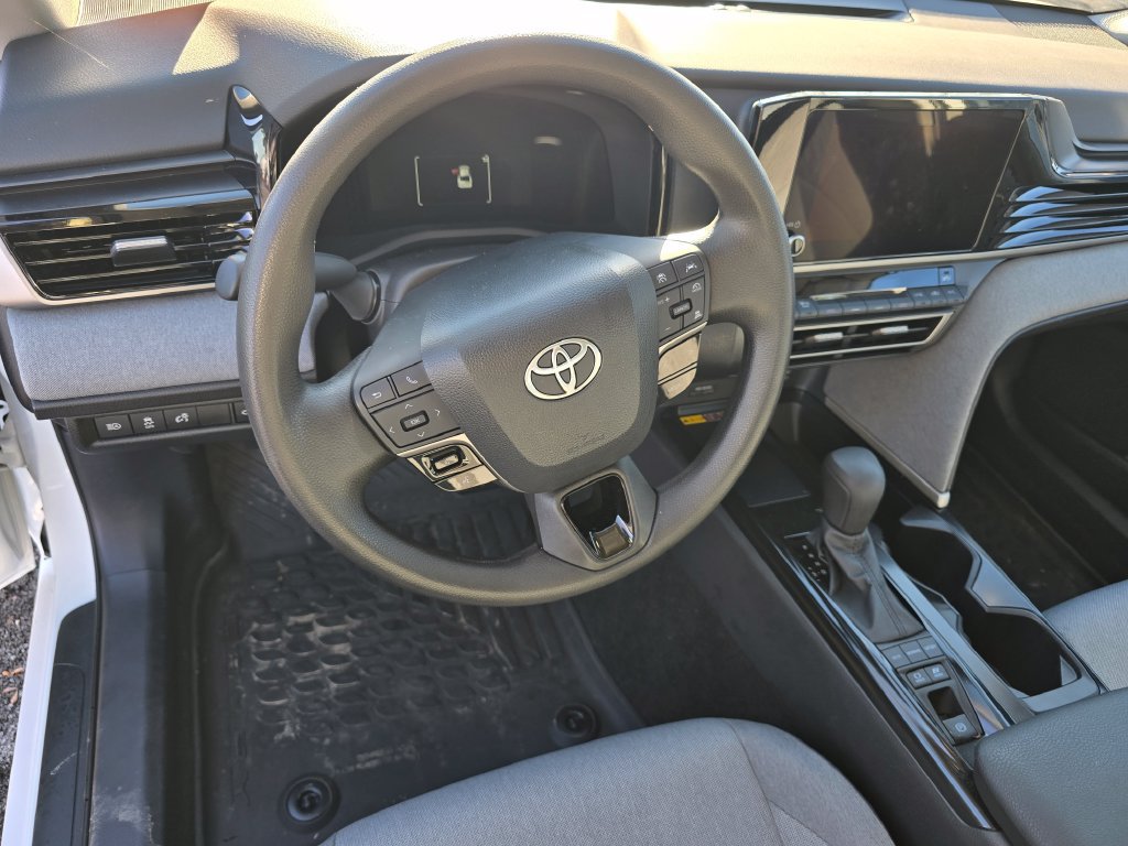 Used 2025 Toyota Camry LE FWD image 17