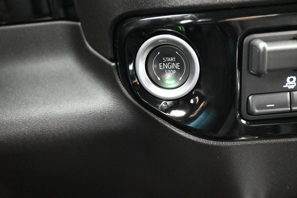 Used 2025 Chevrolet Silverado 1500 RST RWD image 30