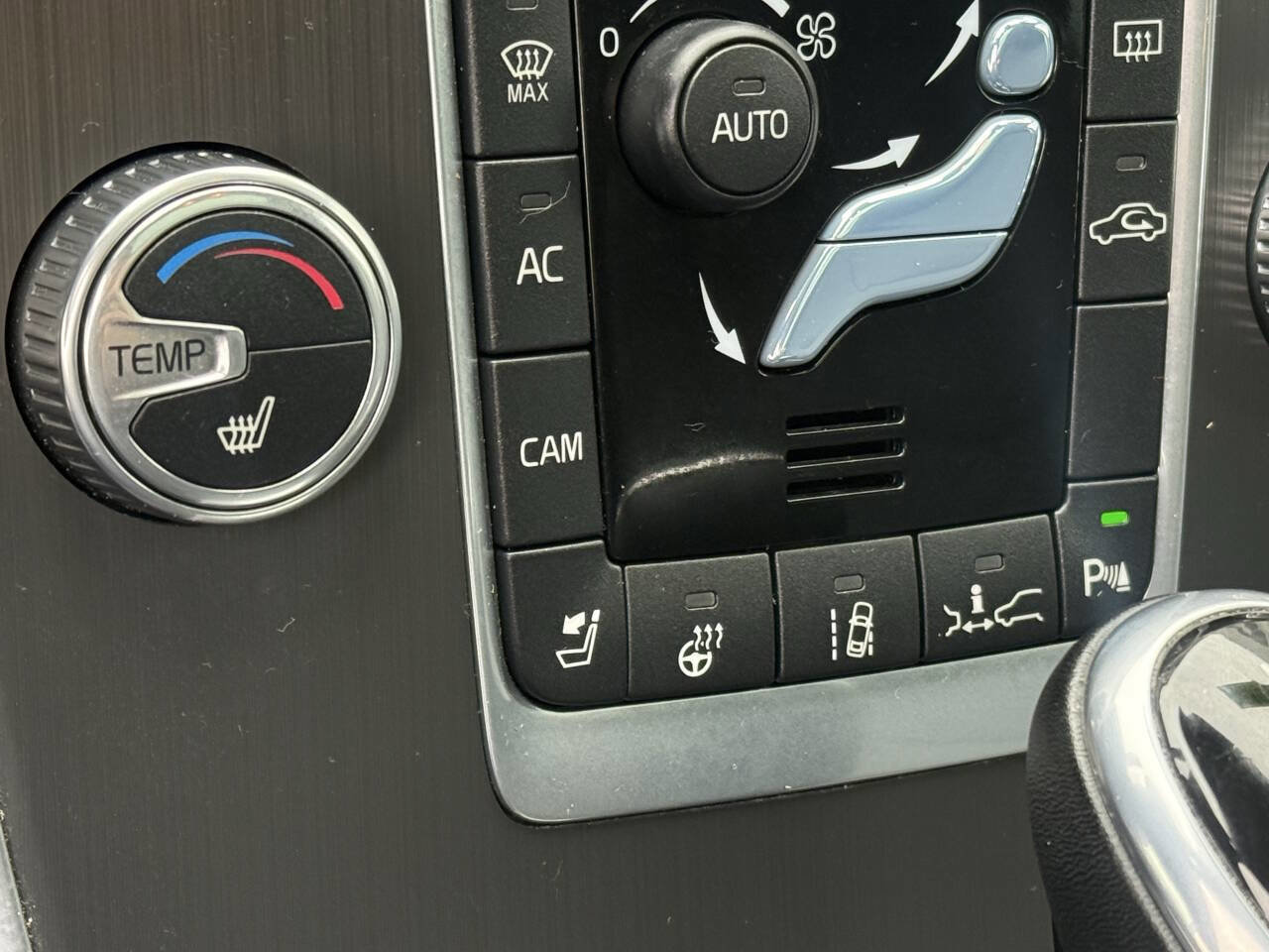 Used 2016 Volvo XC60 T5 Platinum w/ Climate Package image 12