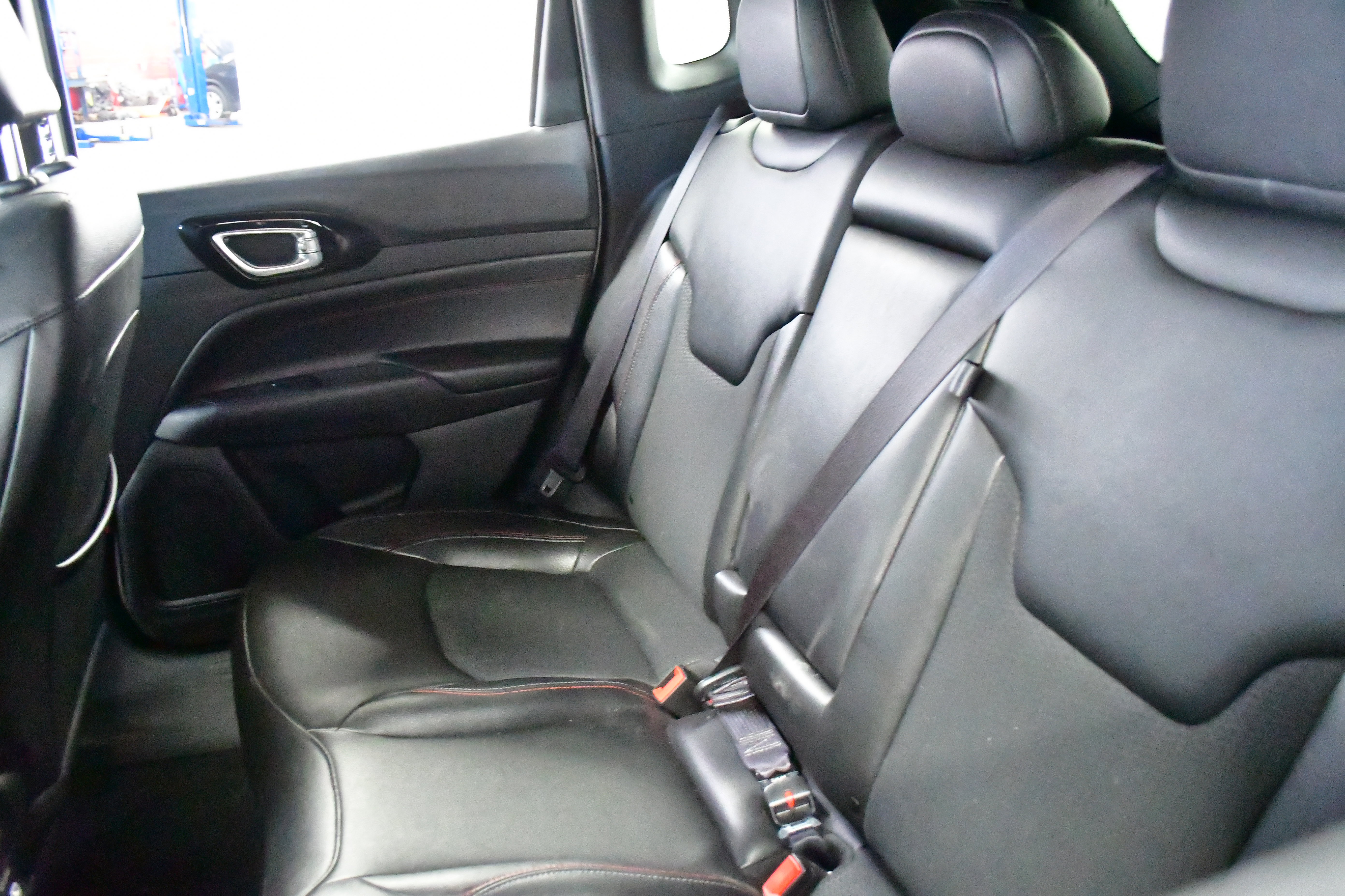 Used 2025 Jeep Compass Trailhawk AWD/4WD image 10