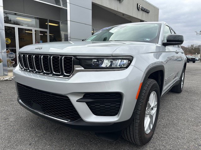 Certified 2024 Jeep Grand Cherokee Laredo X w/ Trailer Tow Package AWD/4WD image 2