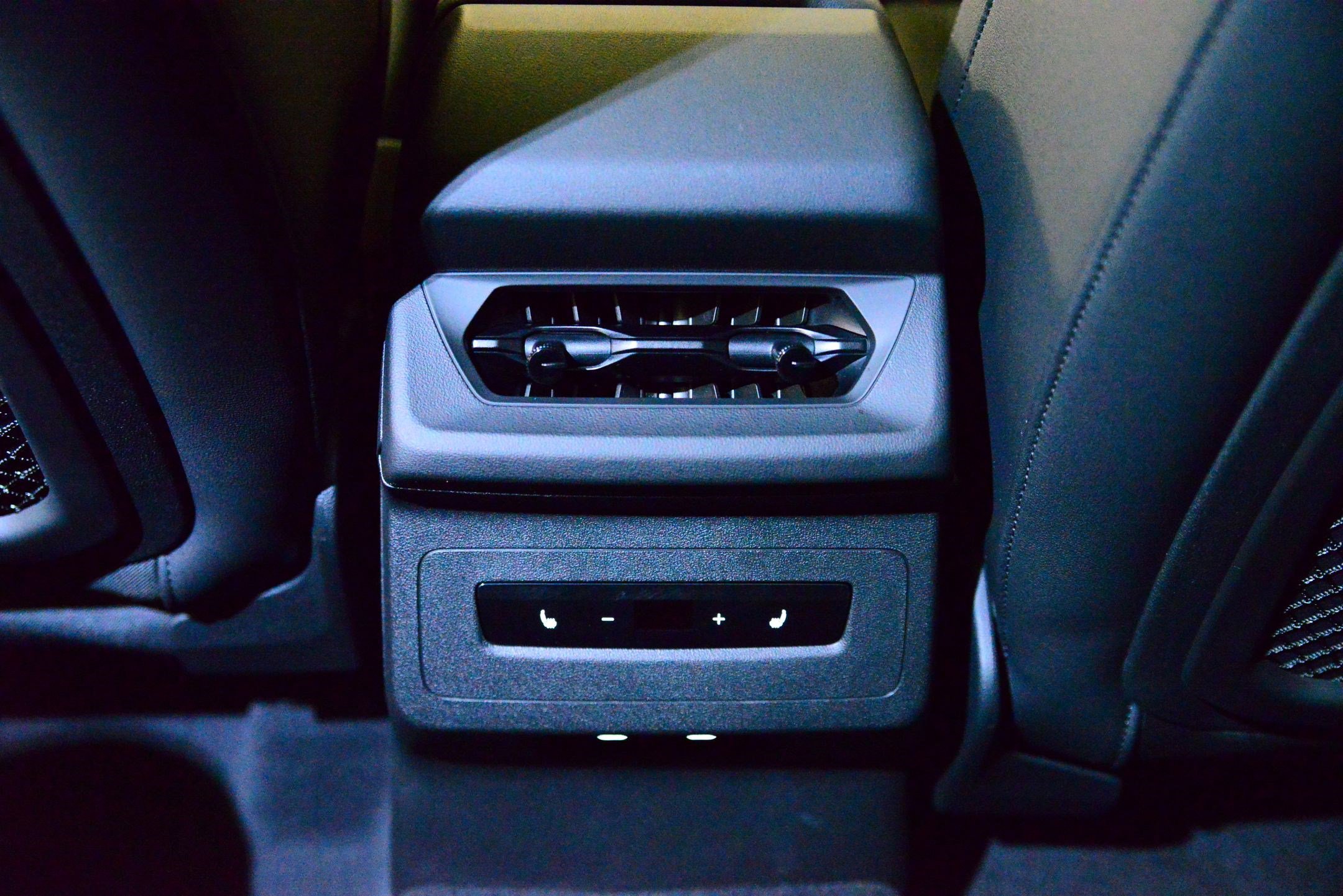 Used 2025 Audi Q6 e-tron Premium w/ Convenience Package image 24