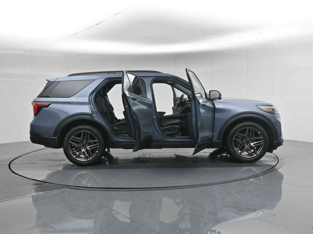 New 2026 Ford Explorer ST-Line w/ ST-Line Street Pack RWD image 4