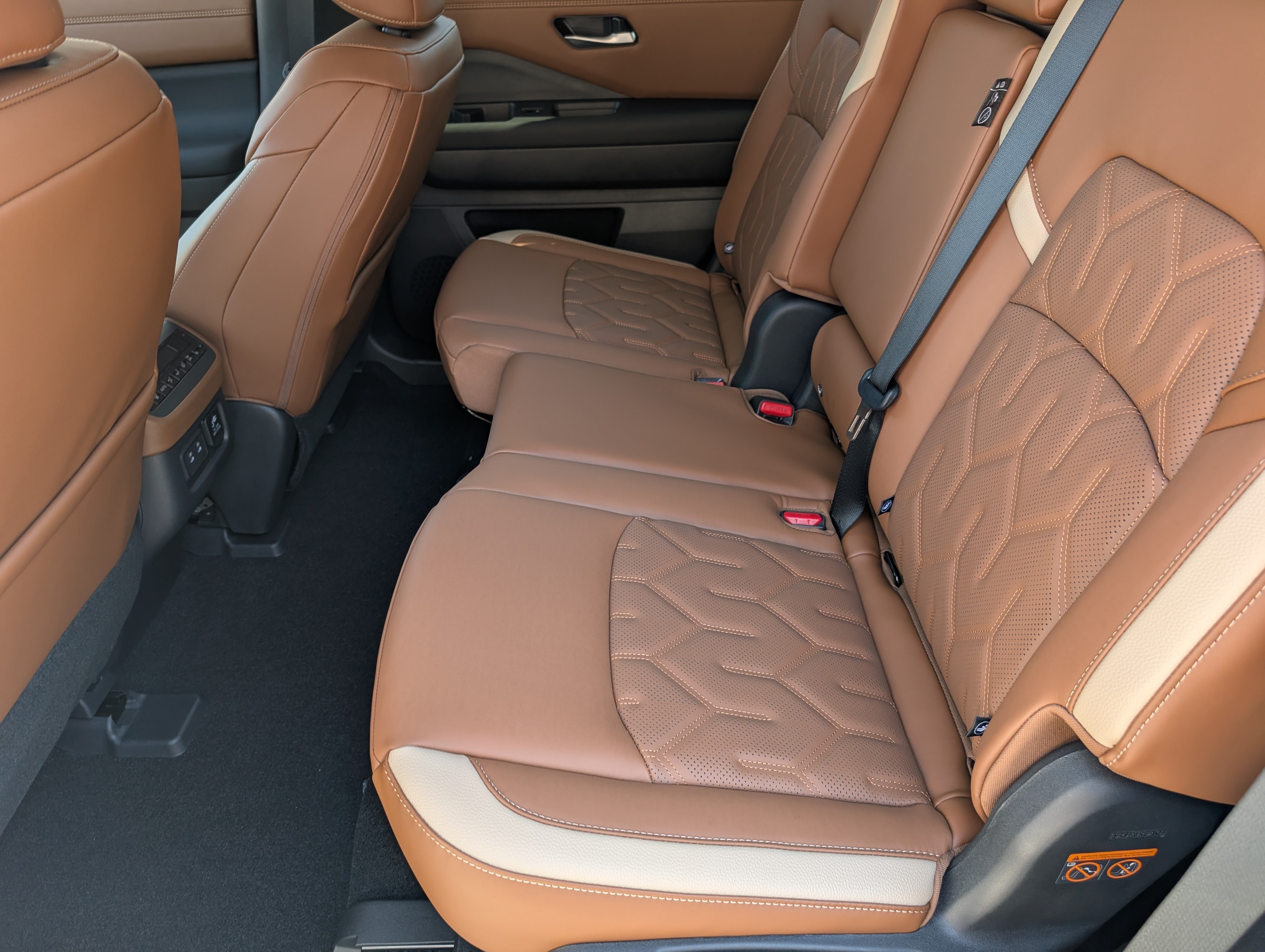 New 2026 Nissan Pathfinder Platinum FWD image 16