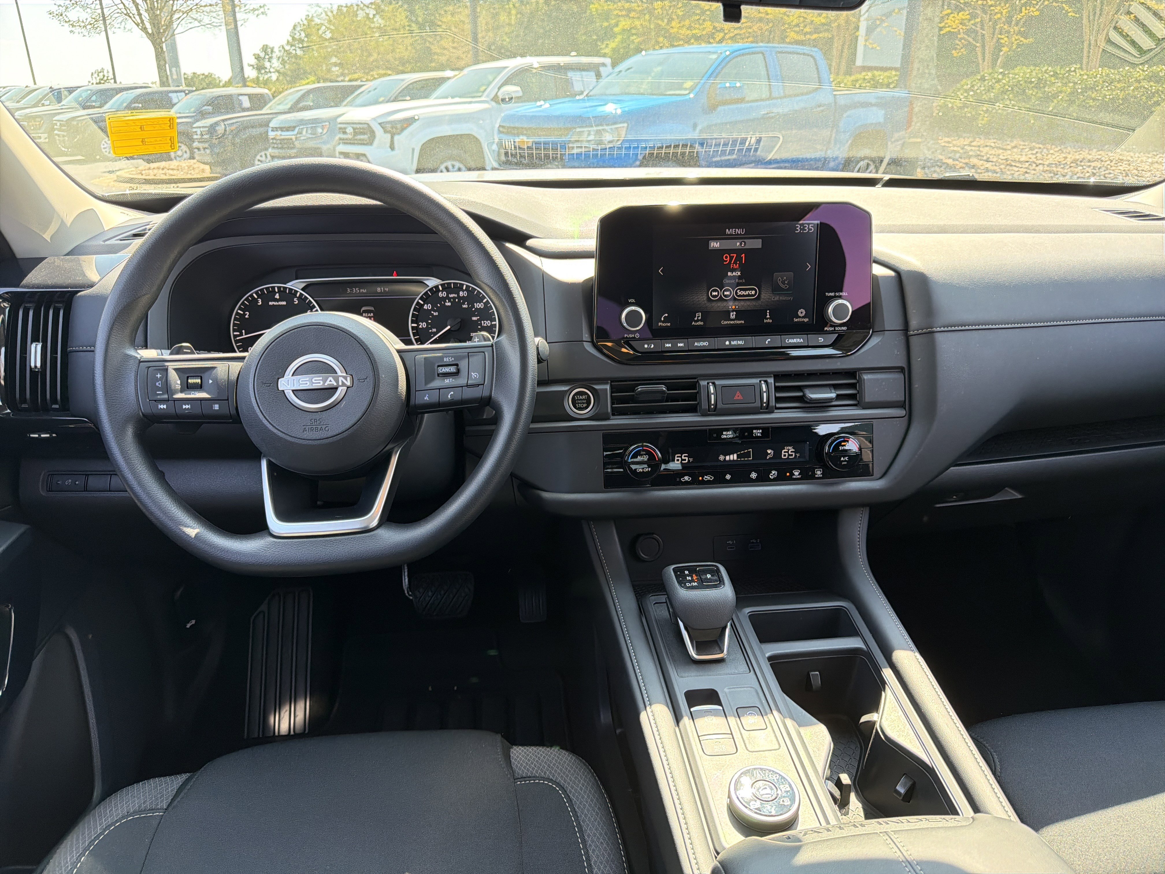 Used 2024 Nissan Pathfinder S AWD/4WD image 23