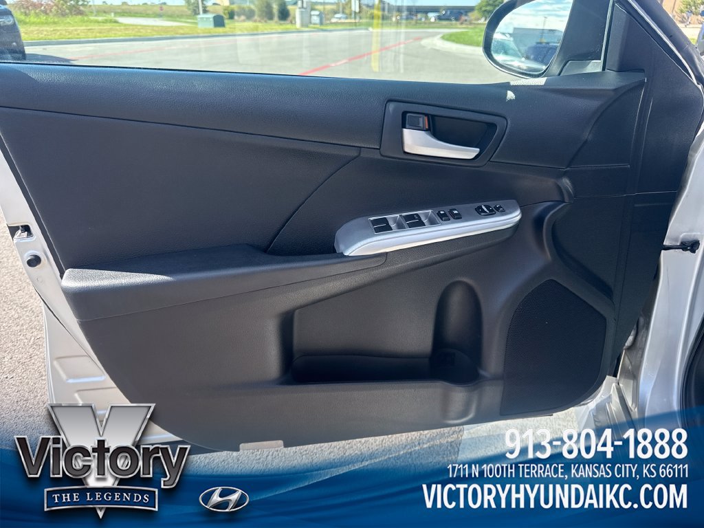Used 2012 Toyota Camry SE FWD image 10
