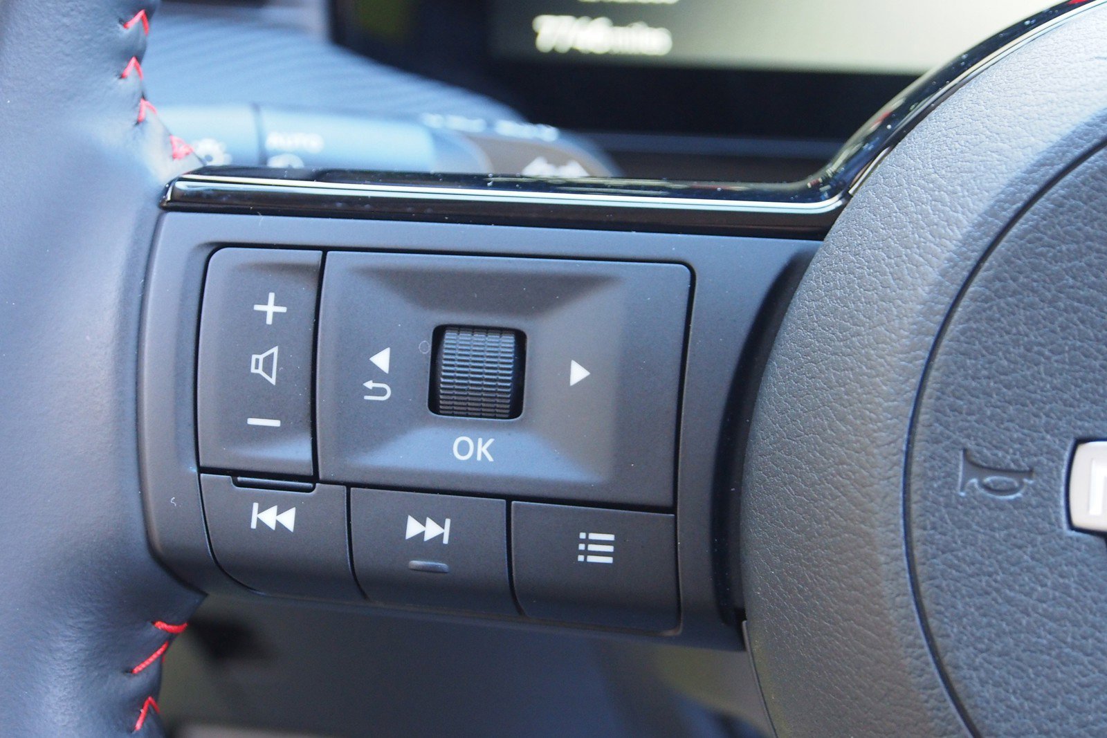 Used 2025 Nissan Kicks SR image 22