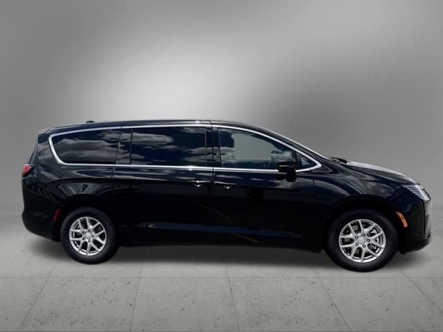 New 2027 Chrysler Pacifica Select FWD image 5