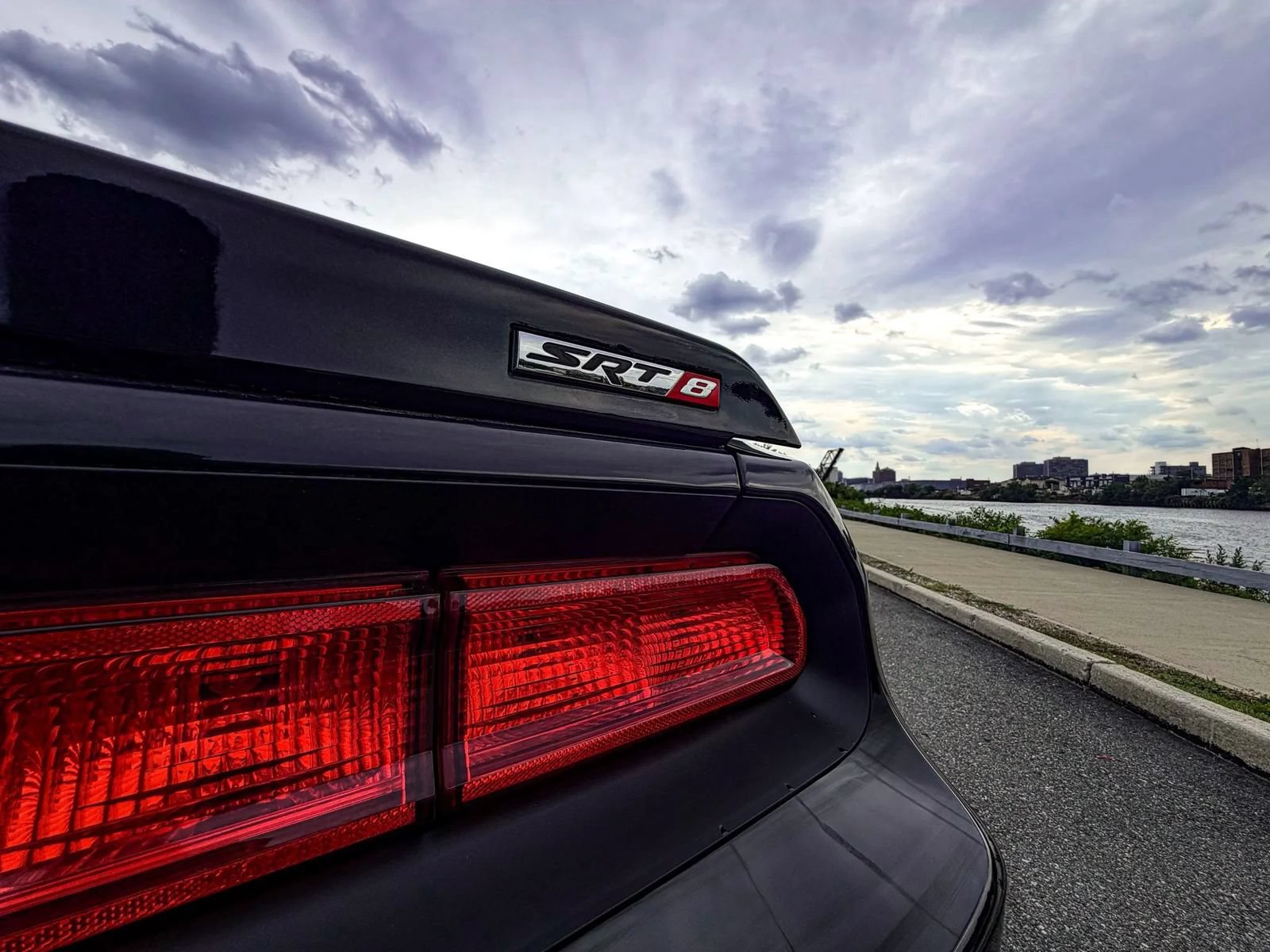Used 2014 Dodge Challenger SRT8 w/ Harman/Kardon Audio Group RWD image 9