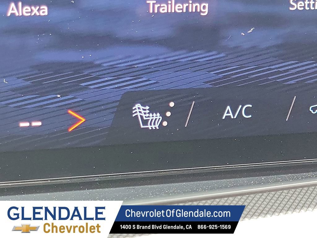 Certified 2025 Chevrolet Suburban RST image 30