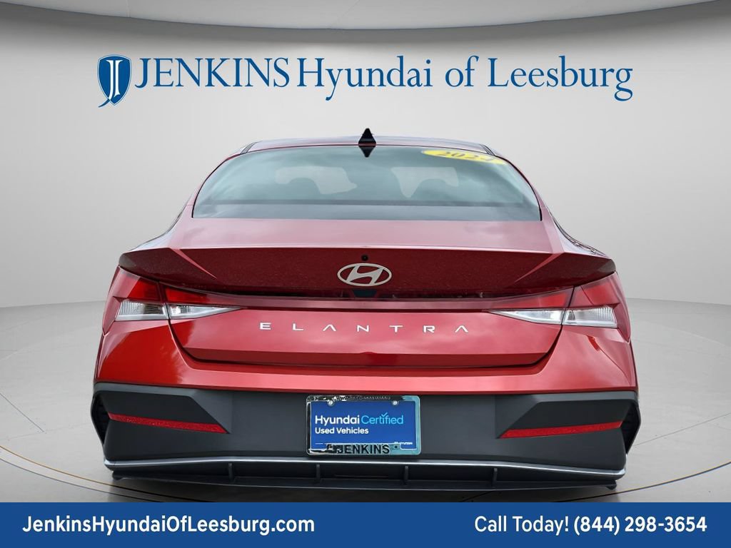 Certified 2024 Hyundai Elantra SE FWD image 5