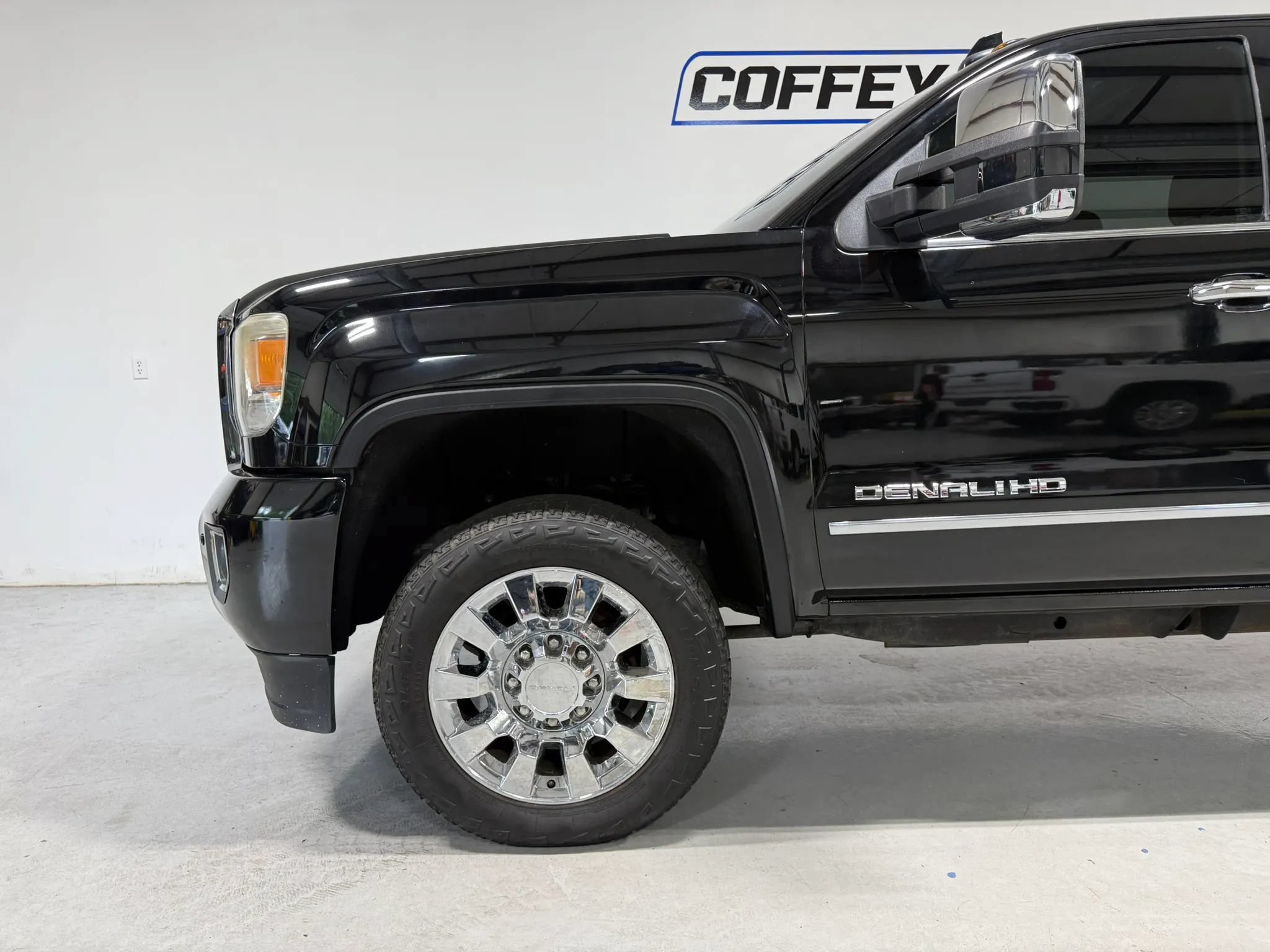 Used 2016 GMC Sierra 2500 Denali w/ Duramax Plus Package AWD/4WD image 10