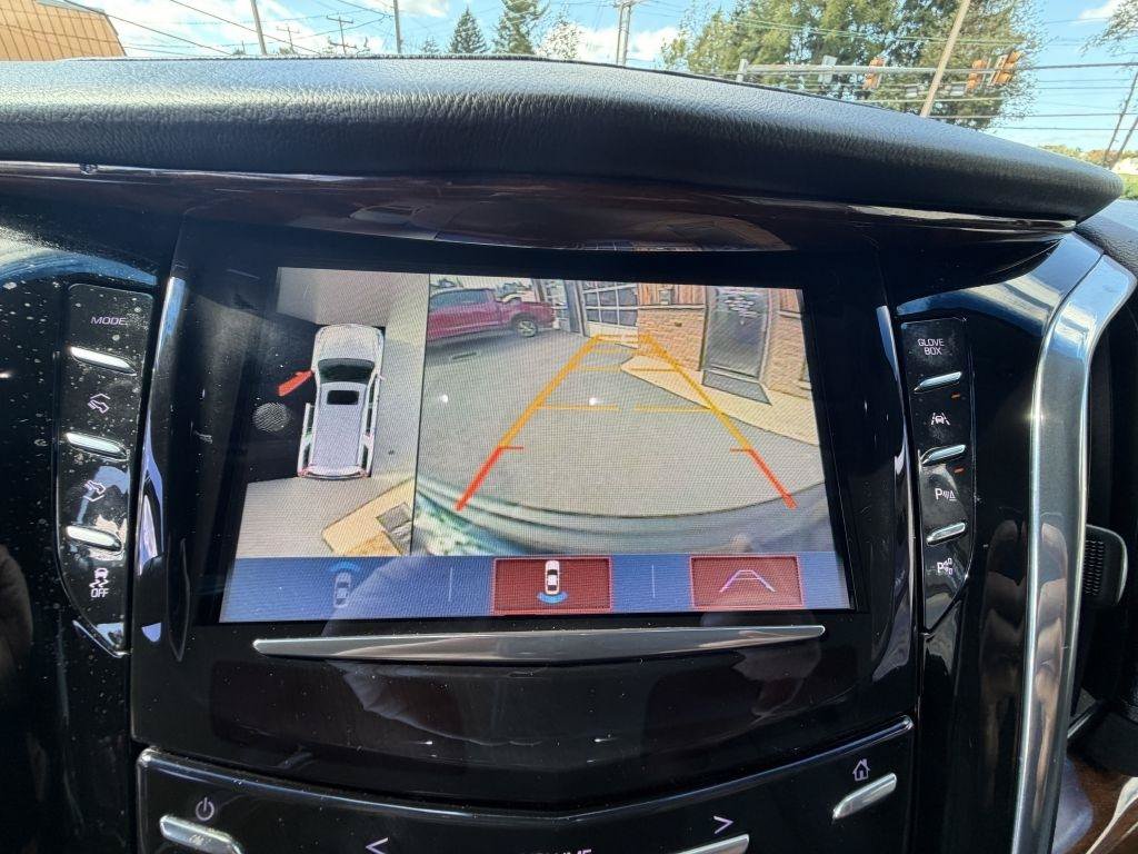 Used 2017 Cadillac Escalade Luxury AWD/4WD image 28