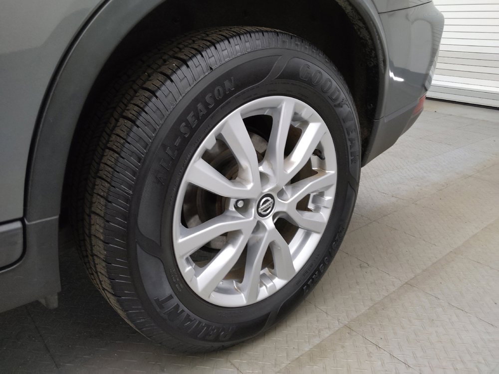 Used 2019 Nissan Rogue S w/ Special Edition Package FWD image 31
