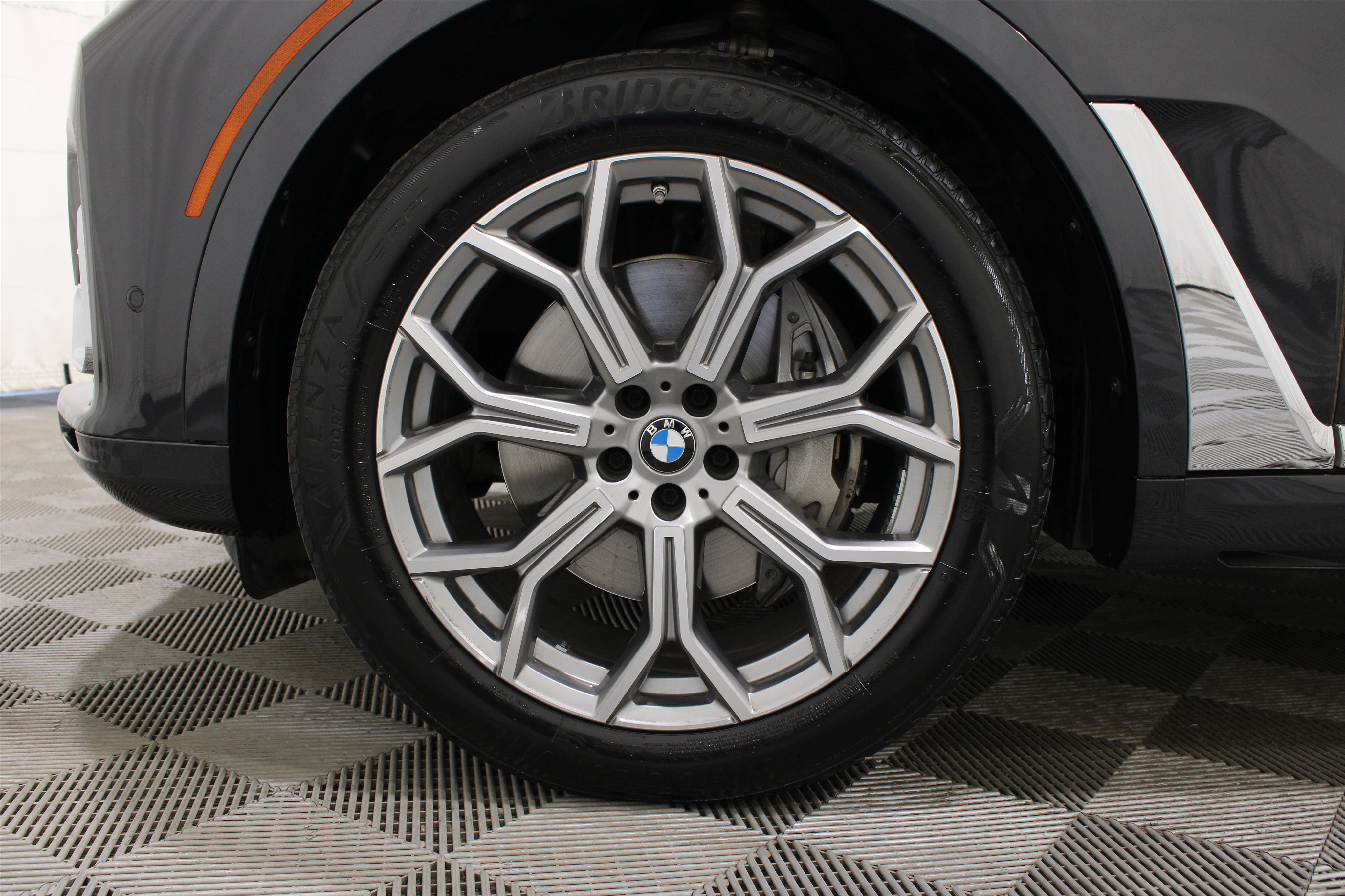Used 2022 BMW X7 xDrive40i w/ Premium Package AWD/4WD image 48
