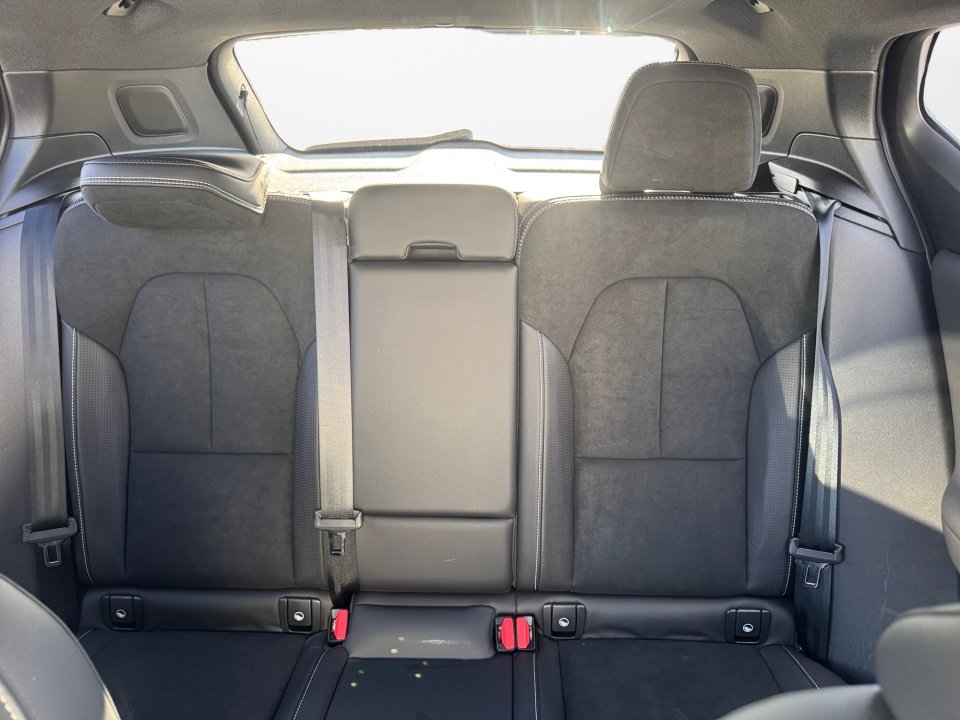 Used 2021 Volvo XC40 P8 Recharge w/ Advanced Package image 15