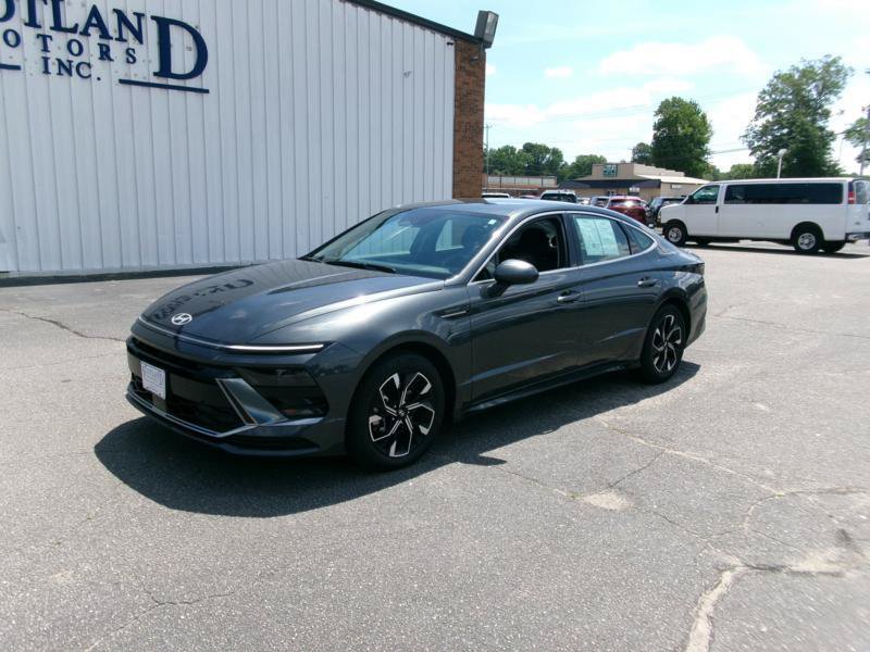Used 2025 Hyundai Sonata SEL FWD image 2
