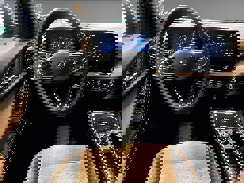 Used 2025 Chevrolet Equinox ACTIV w/ Safety and Technology Package AWD/4WD image 18