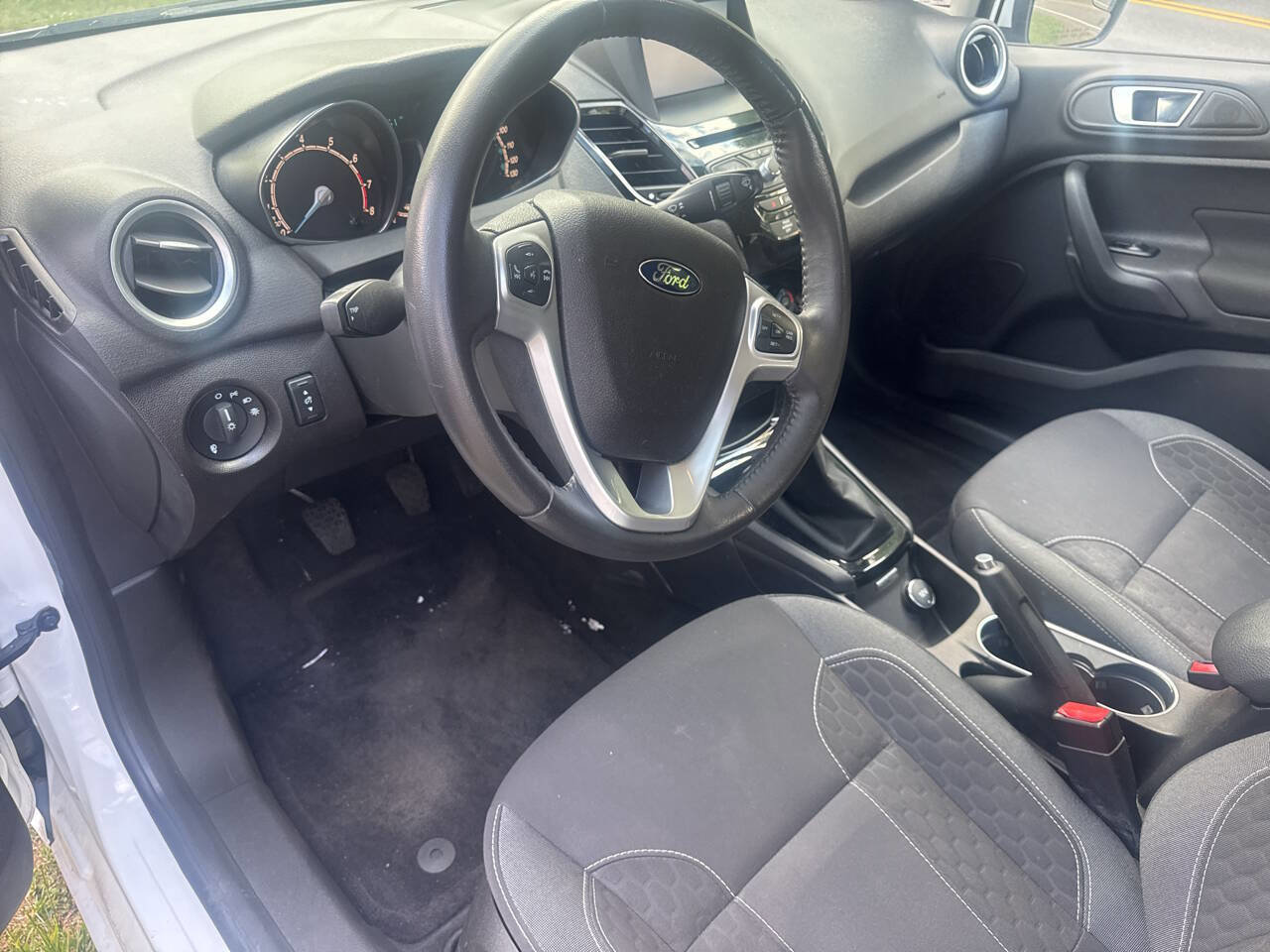 Used 2014 Ford Fiesta SE w/ Equipment Group 201A FWD image 10