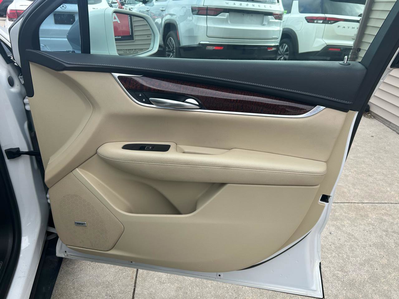 Used 2017 Cadillac XT5 Luxury w/ LPO, Wheel Lock Package image 16