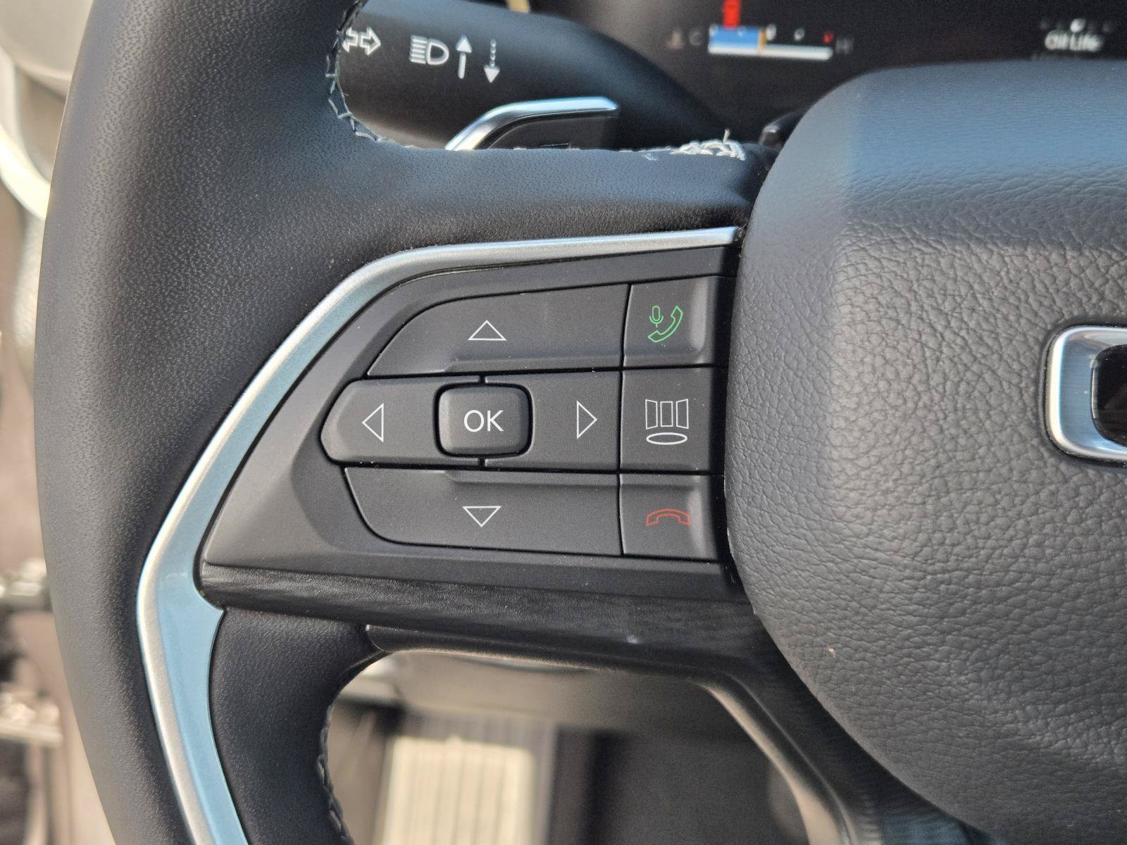 Certified 2025 Jeep Grand Cherokee Altitude RWD image 18