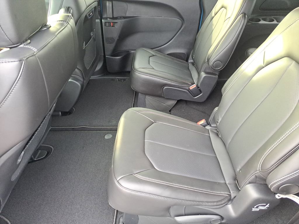 New 2026 Chrysler Pacifica Select w/ S Appearance Package image 14